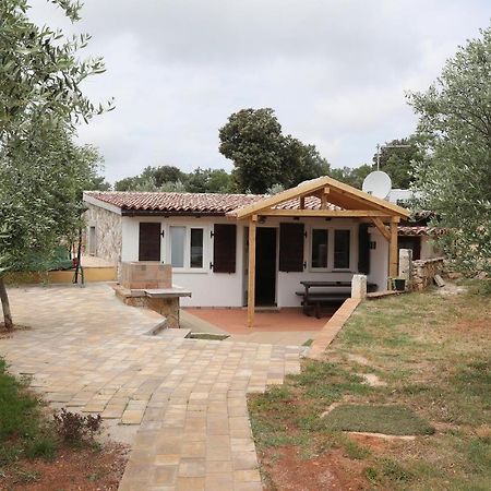 Holiday Houses Marta Ровінь Екстер'єр фото