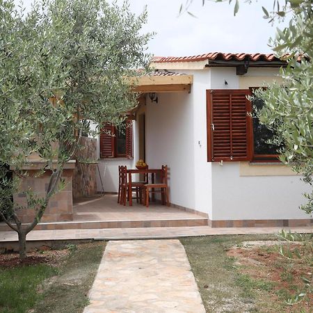 Holiday Houses Marta Ровінь Екстер'єр фото