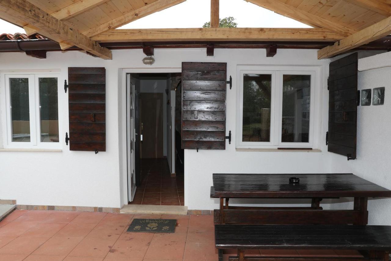 Holiday Houses Marta Ровінь Екстер'єр фото