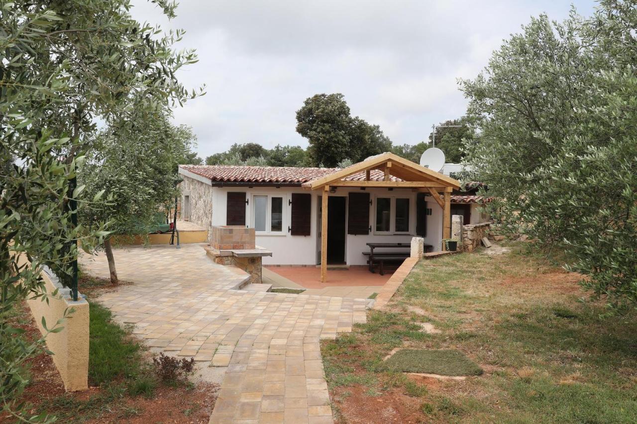 Holiday Houses Marta Ровінь Екстер'єр фото